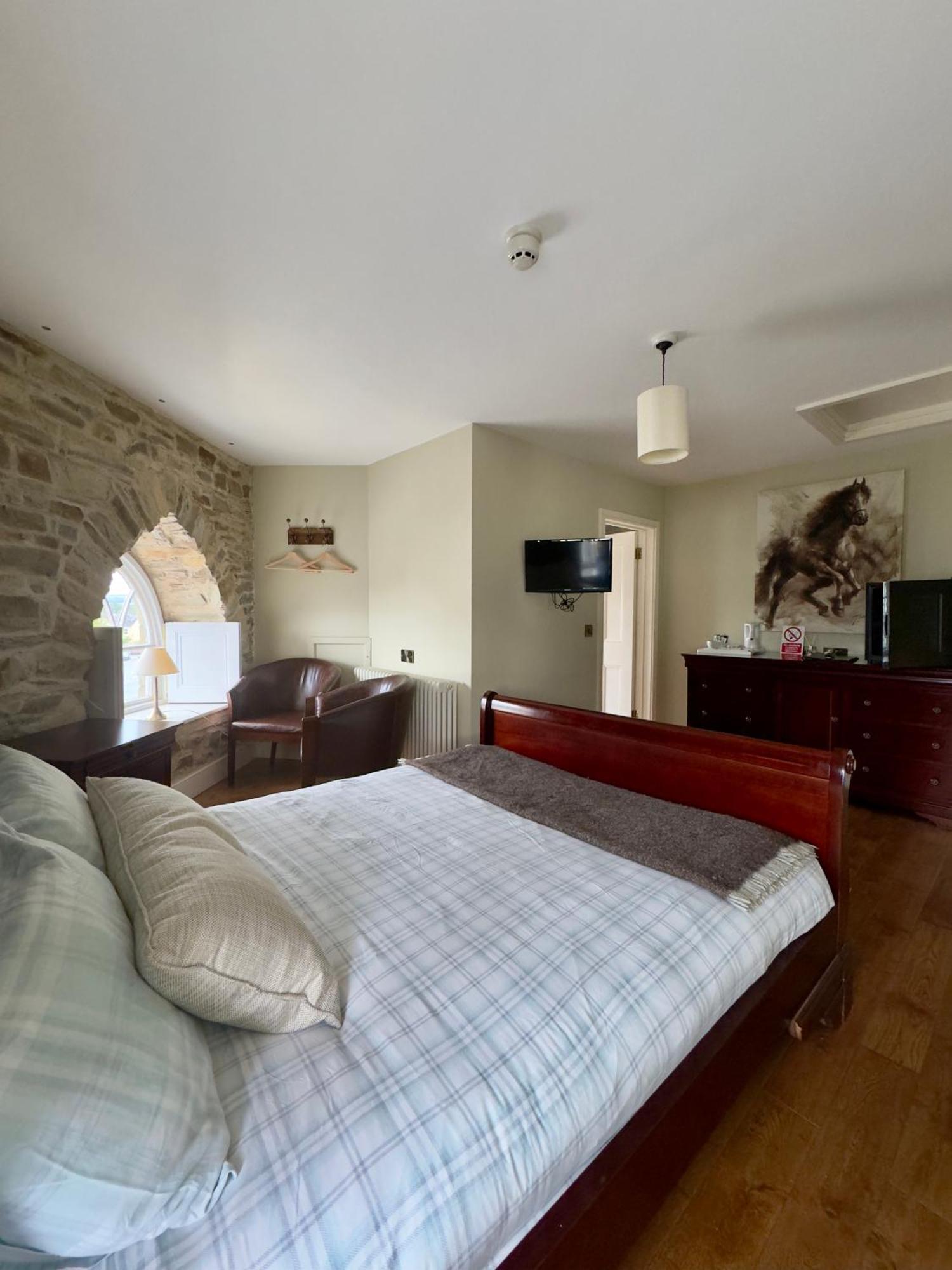 Cross Hands Hotel Llanybyther Екстериор снимка